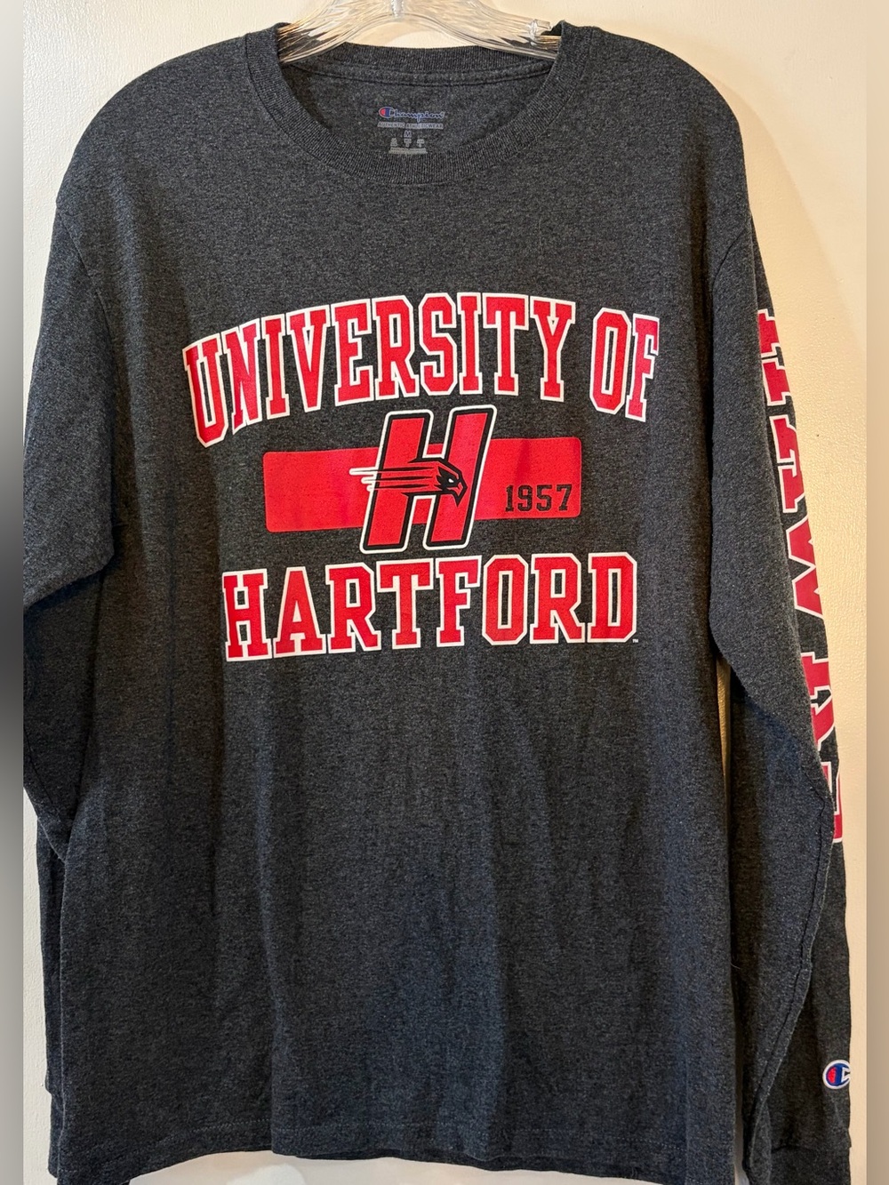 University of Hartford Long Sleeve Tee Champion Men’s Sz Medium